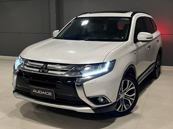 MITSUBISHI OUTLANDER 3.0 GT 4X4 V6 24V GASOLINA 4P AUTOMÁTICO MITSUBISHI OUTLANDER 3.0 GT 4X4 V6 24V GASOLINA 4P AUTOMÁTICO
